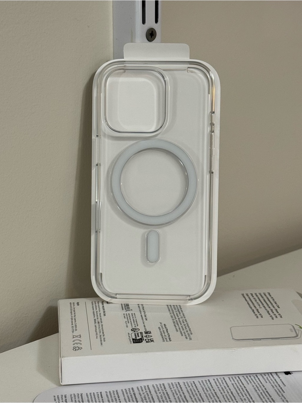 Genuine Apple iPhone 16 Pro Clear Case with MagSafe Open Box ​​ - Picture 3 of 4